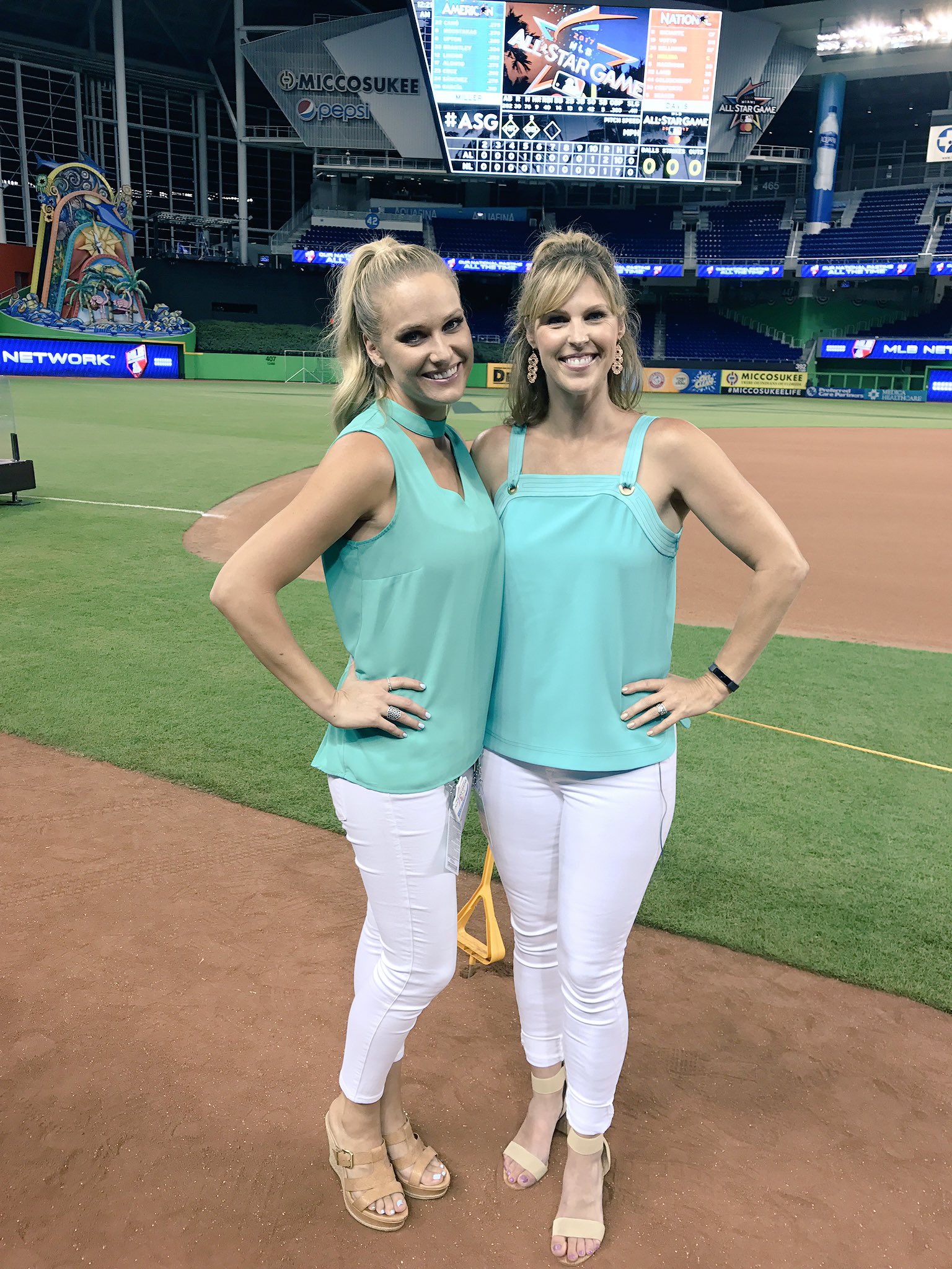 heidi-watney-on-twitter-twinning-with-amyggiants-at-the-mlb-allstargame-greatmindsthinkalike-miamivibes-https-t-co-ktibdizy5a-twitter