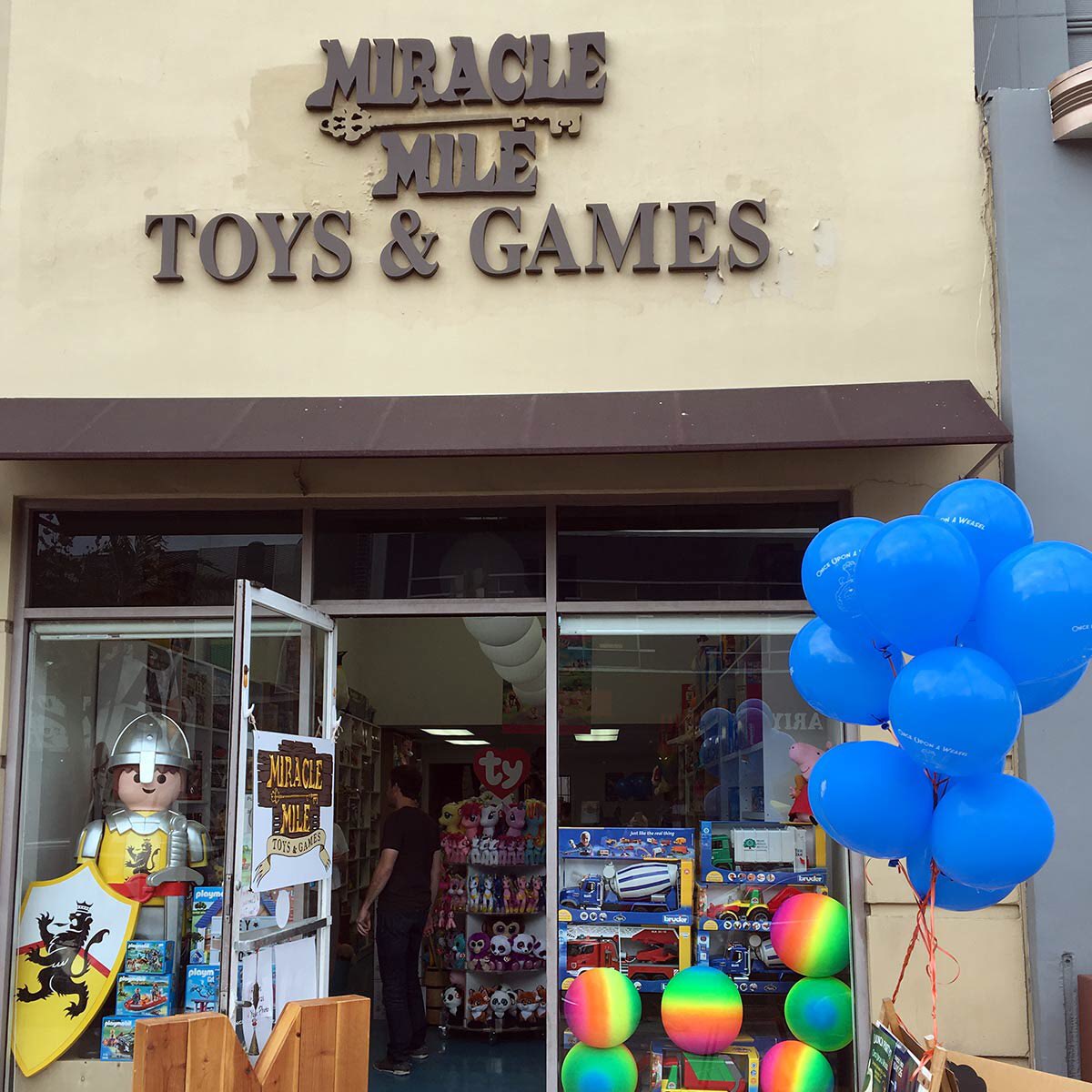 BetterCitiesFF's tweet photo. Summer is a great time to get NEW TOYS and we โค๏ธ @miraclemiletoys #locallyowned #SmallBusiness & #goodneighbor ( & #nuff2016 sponsor ๐) https://t.co/Df6DKAqJ5f