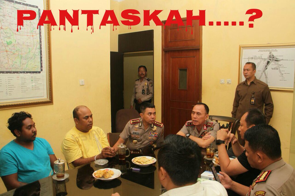 Pembacok pakar IT Dr. Hermansyah bersama Kapolda dan petinggi Polri... Terbaca sudah arahnya. #HancurNegaraKu