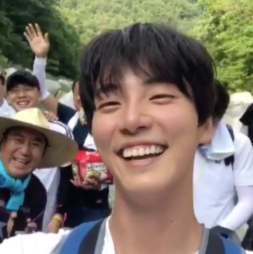 คนวัยสามสิบจริงๆหรอเนี่ย ชียุนน่ารักมากเลย 😆