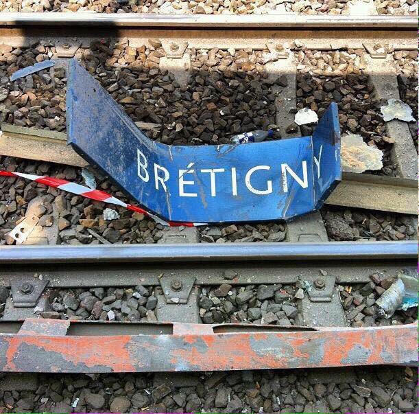 EmilienDeTours's tweet image. Déjà 4 ans... Grosse pensée aux familles des victimes de #Bretigny.