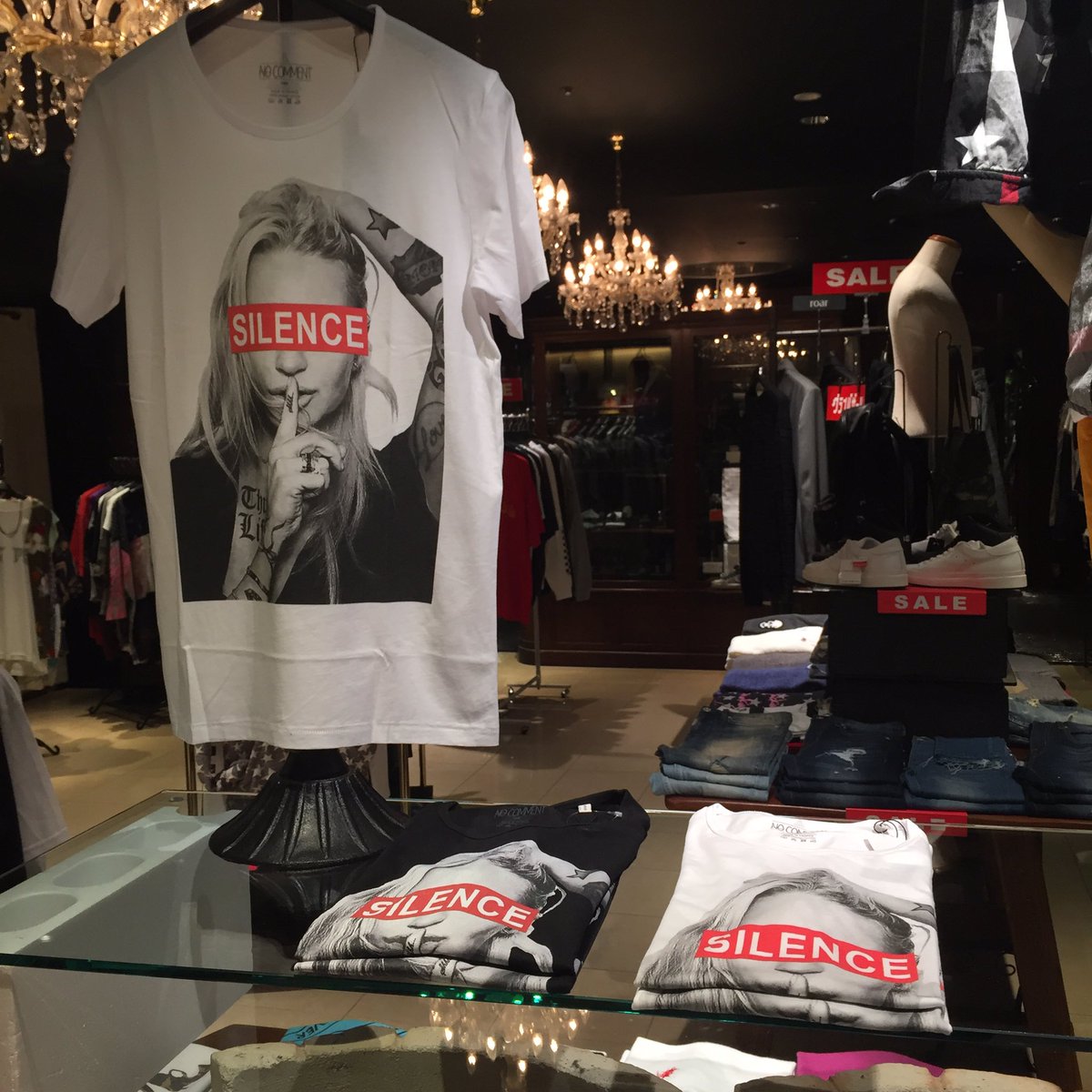 名古屋parco 名古屋パルコ No Twitter 西館5f ロイヤルフラッシュ 人気のno Comment Parisのtシャツとworld Wide Famousのトップスをご紹介 メンズ レディス両方着れるアイテムとなっております T Co Rux4wpjxy2 Twitter