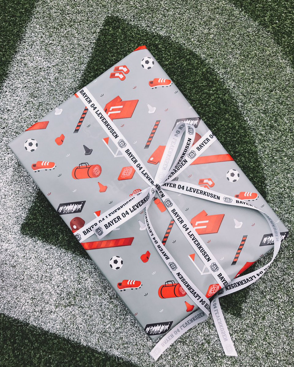 bayer04fussball's tweet photo. 🎁 Was hier wohl drin ist? 🤔
#TeamWerkself https://t.co/ygUm9Dl49R