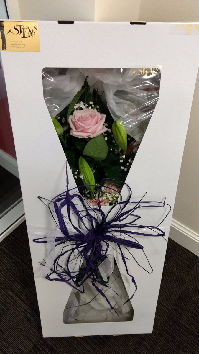 POPropertyEd's tweet image. Beautiful flowers today from another happy @Pagan_Osborne client! #qualityservice #happycustomer #property #Edinburgh