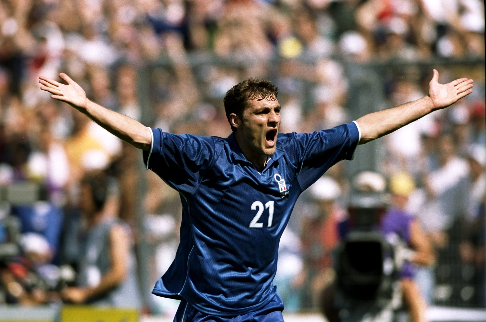 Happy Birthday, former striker Christian Vieri!     Which Vieri goals do you remember? 