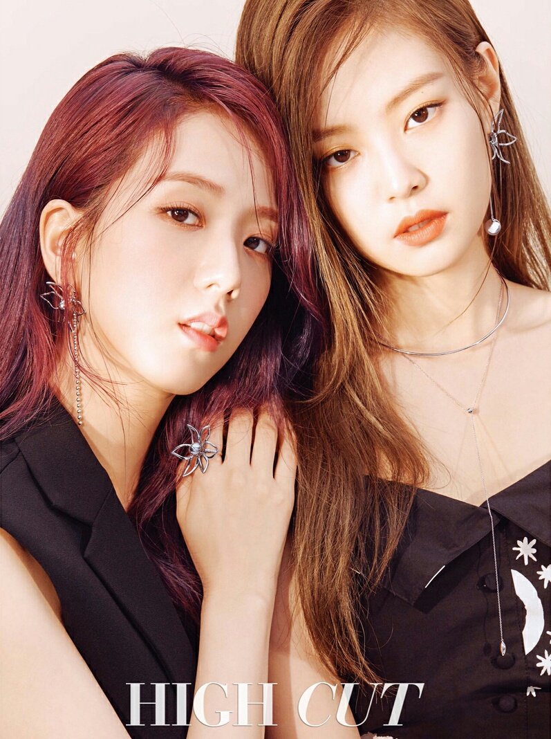 UpdateBlackpink's tweet photo. BLACKPINK X HIGHCUT [from:troisrois_official]
#BLACKPINK #블랙핑크 #JISOO #JENNIE #ROSE #LISA #지수 #제니 #로제 #리사 #highcut #하이컷 https://t.co/YPuVEwnmts