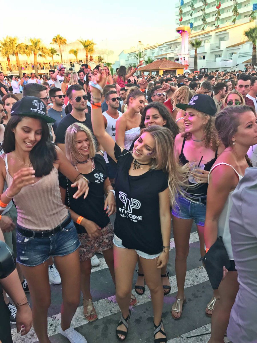 PartysceneProd's tweet image. 🙌Hands in the Air! 🙌Nieuwe video's van #Ibiza zijn onderweg! Van #Ushuaia tot #HiIbiza 👉@purplehazeoff @MartinGarrix @JulianJordan &amp;amp; more!