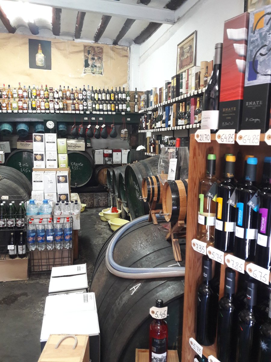 zonavineos's tweet photo. heading to #somontano #wineries #wines #cojondegato https://t.co/J7HOQeewPV