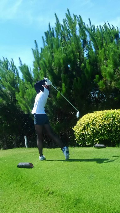 おっつーおっつー！！！ 数ヶ月ぶりに 念願のゴルフ行けたよぉ ＼(^^)／&hearts;  暑すぎて、夏のゴルフはファンデーションすらつけられないね😤⤵  少し前からスコアをちょこちょこ聞かれますが、、 １００切ったら報告しますわ😏 ちなみに今回はパーひとつも取れなかった 暑さのせいだな😏