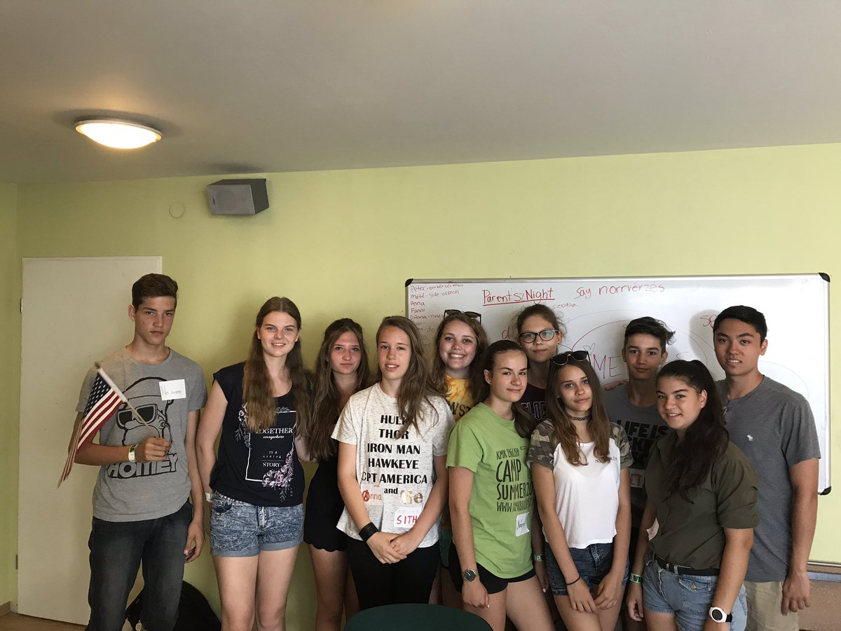 HSHungaryTeam's tweet photo. Lots of love in these classes! #teambudapest https://t.co/eiE7lA4xh0