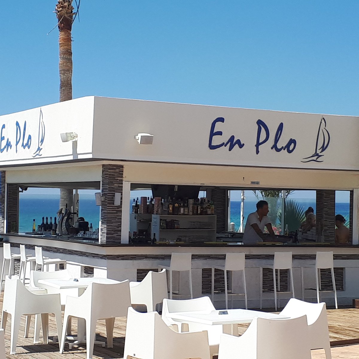 PiereAnneHotel's tweet photo. Good Morning from Piere Anne Hotel Bar. Refreshing drinks are waiting there for you. @PiereAnneHotel #drinks #cocktails #Summer2017 #hot https://t.co/BrzSvE2orJ