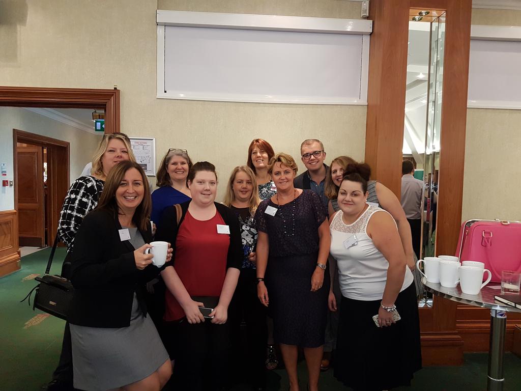 #cotslove <a href="/RikkiQuinlan/">RQPI</a> <a href="/PIWestIsBest/">West Is Best</a> <a href="/SDEBDD/">simon ewins</a> #excited. #roadshow #cotswolds