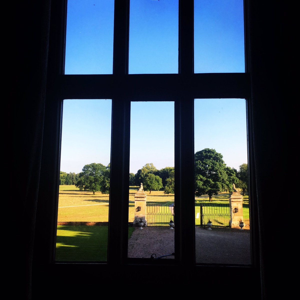 NikkiBPhotos's tweet image. #silouettephotography #viewfromawindow #yorkshire