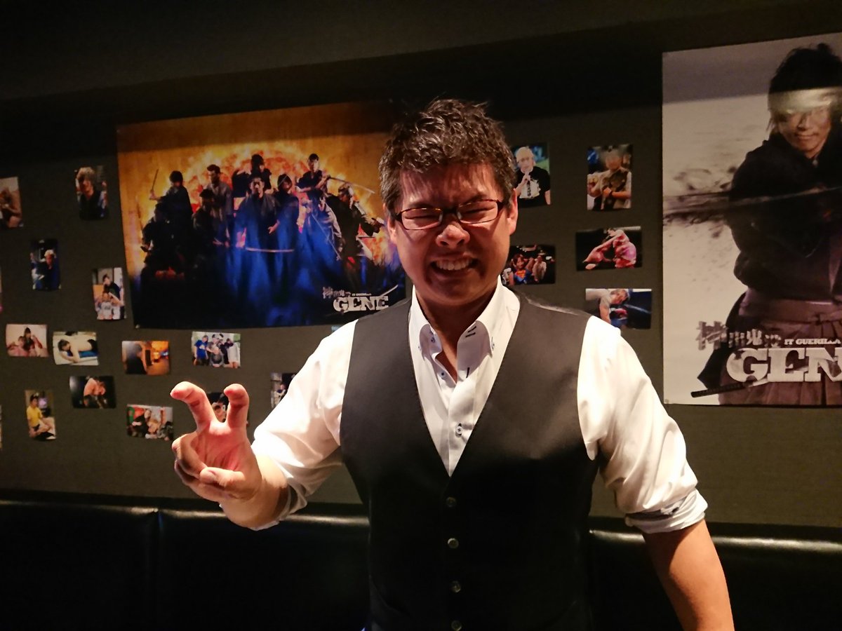 プロレス スポーツbarドロップキック 歌舞伎町ドロップキックはおかげさまで10周年 今日から三日間は歴代店長がお迎えする記念イベントどろ 初日の今日は二代目店長の柿本大地がお待ちしてますどろ 店内の写真は柿本元店長にお酒をご馳走してくれた