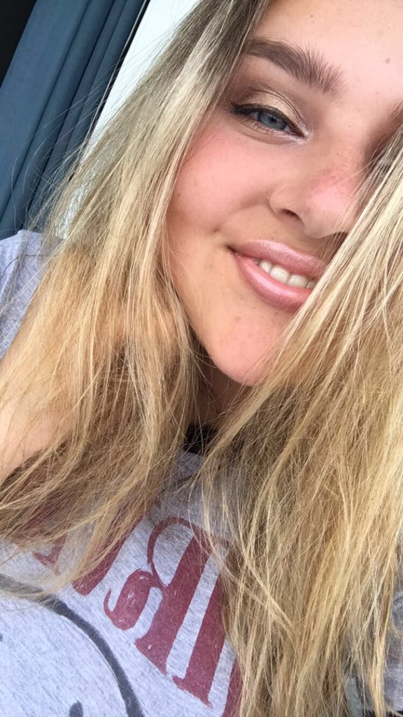 SabAnnLynnC's tweet photo. Just posting some selfies cause why not @SabrinaAnnLynn https://t.co/dyNFpKFj7P