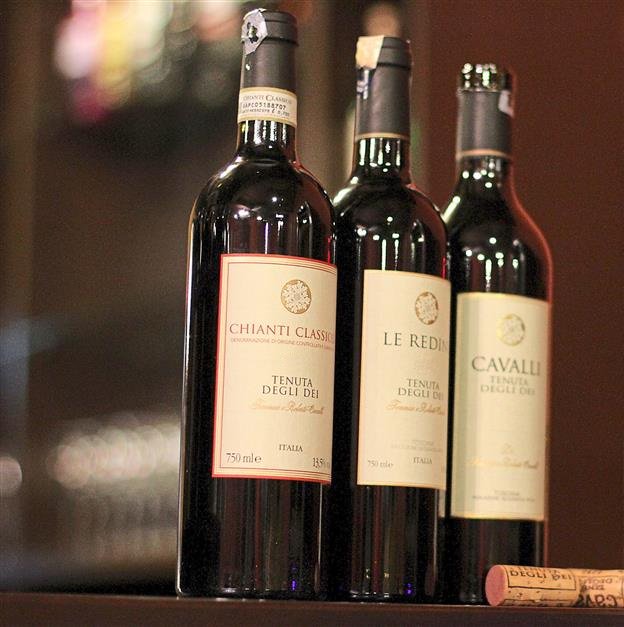 Nieuw in ons assortiment: Tenuta Degli Dei, de wijnen van fam. Cavalli! Prachtig wijndomein uit Chianti - Toscane! #robertocavalli#rc