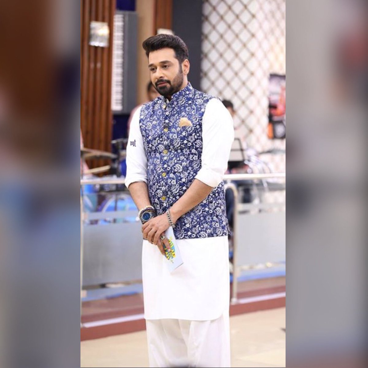 Blackeyez17's tweet photo. My Beautiful hero looks #bohattttt hi #peyary in #safyd #shalwar #kameezz 😍♥️ blue jacket💙👌🏼#hameshaKitrhaHassannnn @faysalquraishi https://t.co/24vnl4fRvm