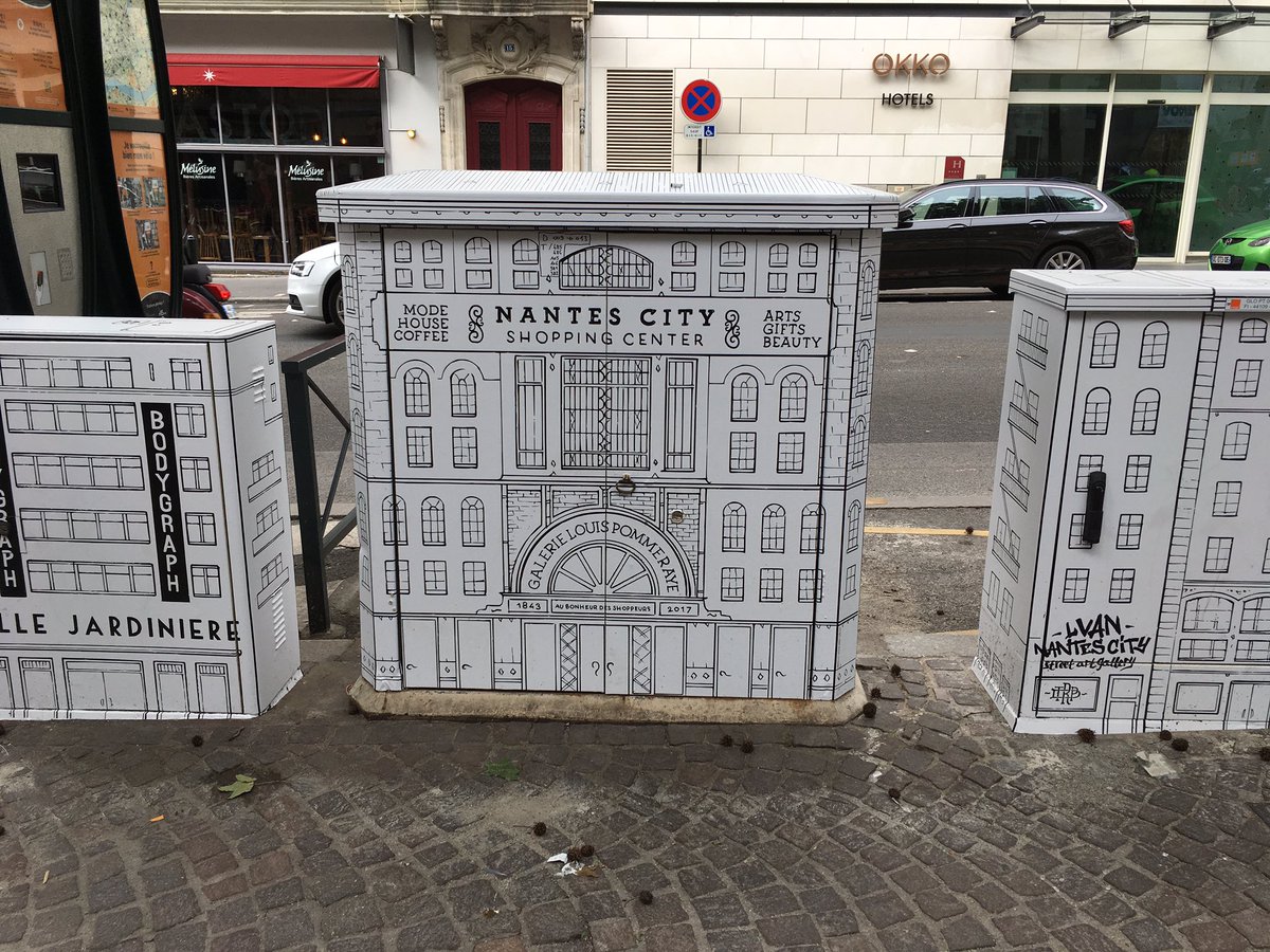 EmmaNbl's tweet photo. J'ai trouvé ces œuvres de Docteur Paper sur mon chemin ! Comme un #nantes miniature. #lvan #art https://t.co/zsWUcDgHAu