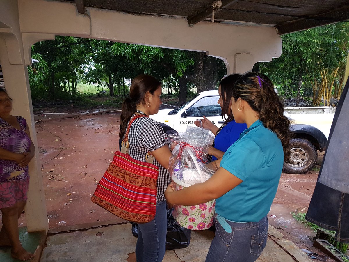 GLORIACAMANO's tweet image. Celebrando los #TresAños de estar en @MIDES_PANAMA  entregamos #CadenaDeAyuda a Sra Amalia Herrera; La Subidita de La Peña @AlcibiadesVV