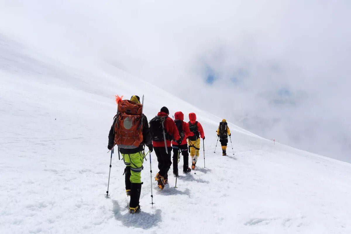 vertrip's tweet photo. Reached the summit at the Mt. #elbrus , great weather. https://t.co/LtcThZaBjx