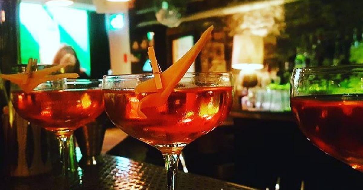 #Montréal a maintenant son propre #cocktail officiel nightlife.ca/2017/07/12/mon…