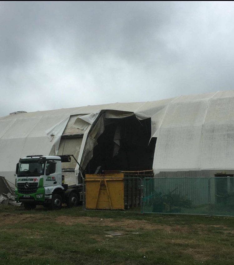 steffimepstead's tweet photo. Bye Sportsdome!! #poorRobbie https://t.co/JLt1xc9nOR