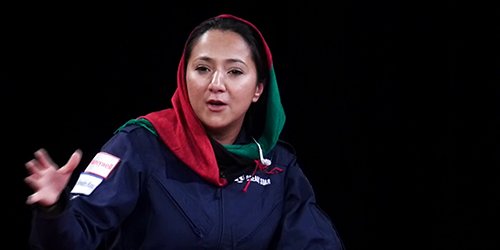 #Afghan-American Pilot Meets #Kabul Students 
tolonews.com/afghanistan/af…