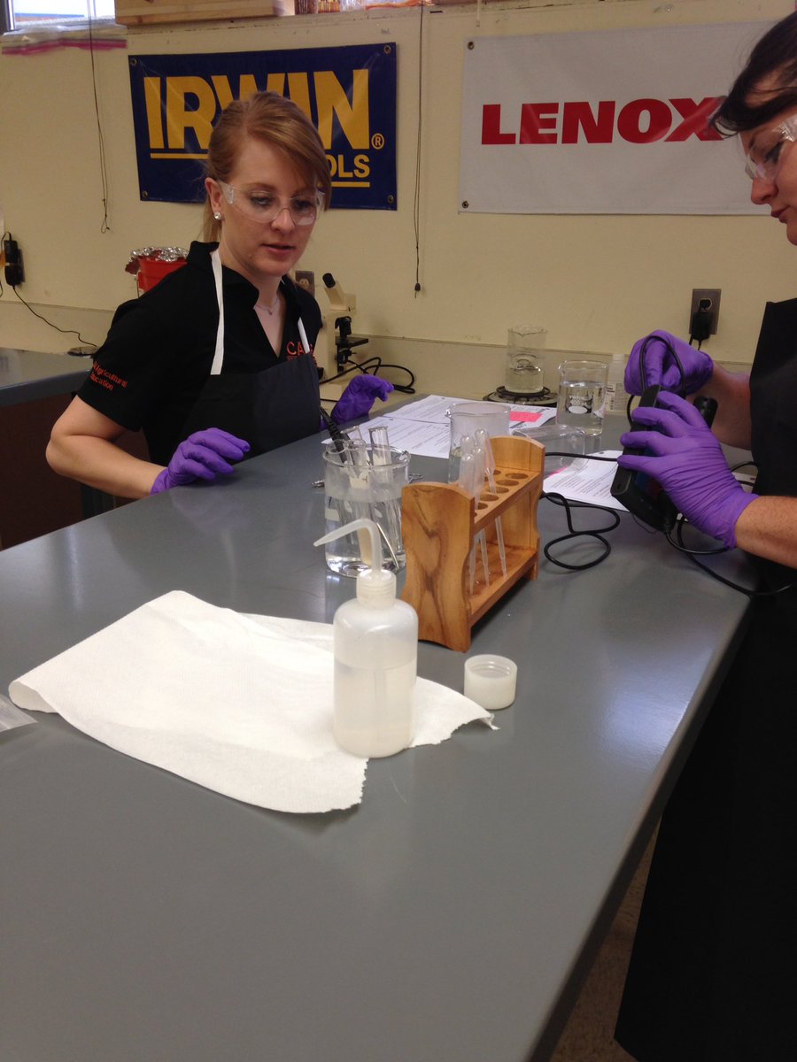 emily_wamsley's tweet photo. CASE Principles of Ag Science - Plant Institute in Elma #GROWwithASP #CASEaspelma https://t.co/fhuU1CEktA