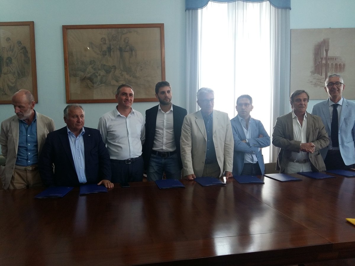 comune_salerno's tweet photo. Accordo per valorizzazione #patrimonio  con 12 comuni della #amalficoast. Piano sinergico per #turismo 365 l'anno.
https://t.co/EZidjfTDzf https://t.co/zNcVie7WCt