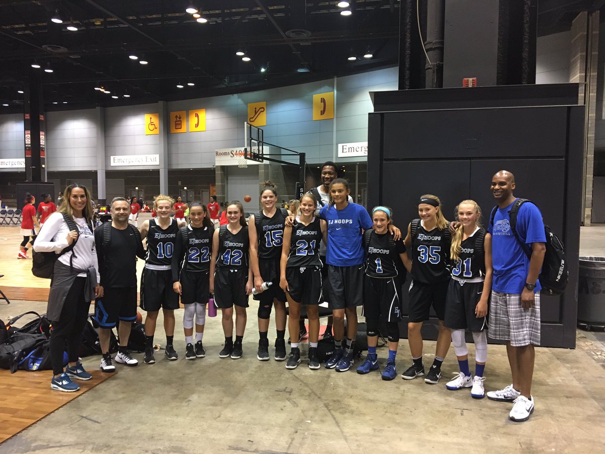 kevinwrede's tweet photo. These 2021's getting a huge win over Nike CY-Fair 2019's. Nice job ladies. @NikeTOChampions @abby_wrede #ejhoops https://t.co/7GdSJ6DutC