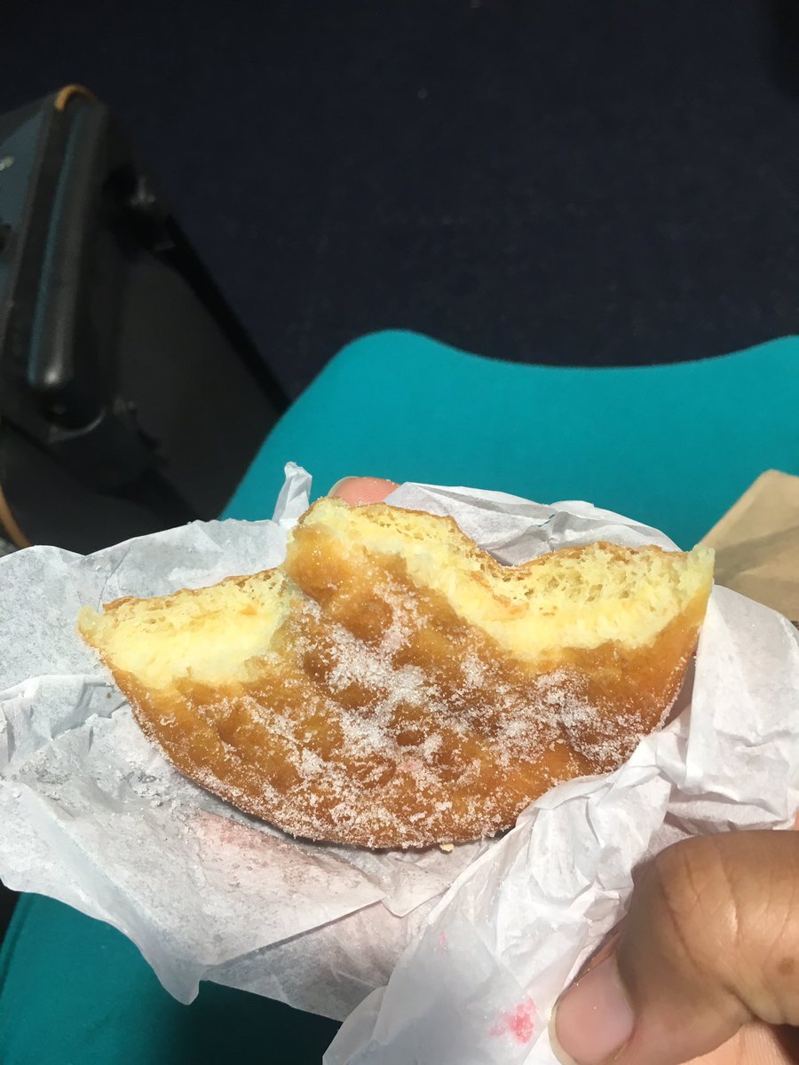 cakemix101's tweet photo. @DunkinDonuts where's the jelly? https://t.co/XVrieDUgdy