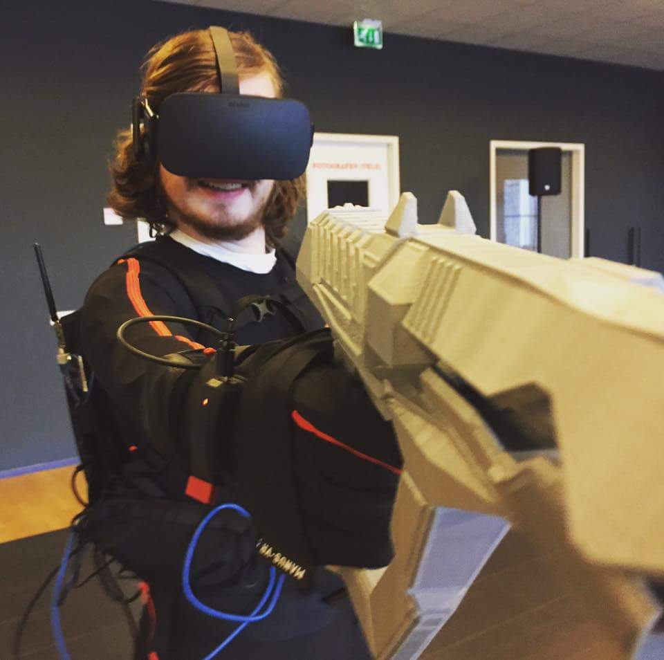 ProjectMyron's tweet image. Our in-game gun 3D printed in full-size! #pewpew