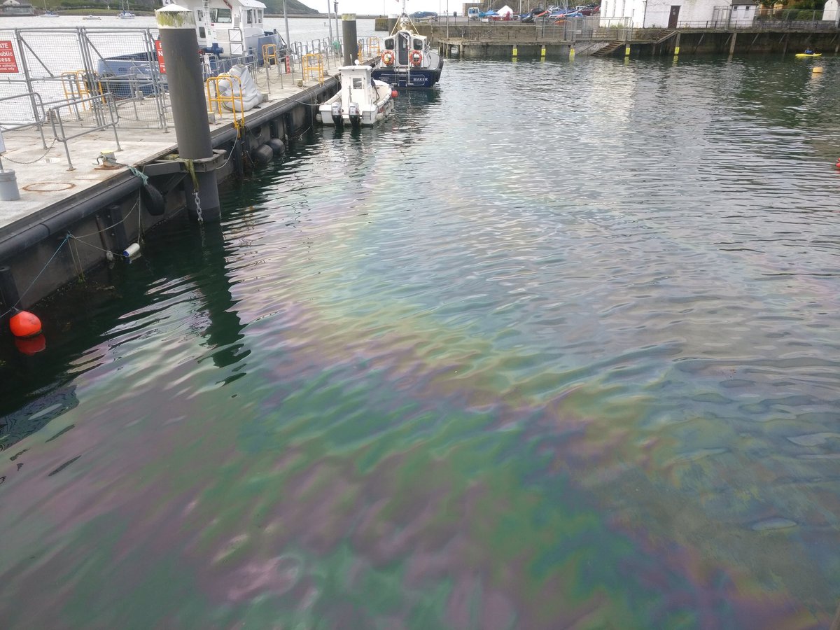 LeedeMora's tweet photo. Some diesel leaked out of #SuttonHarbour lock, #Plymouth today. Hope it's not the Quest, @PlymouthMarine! #MarinePolution https://t.co/Fc4LjI8Lhf