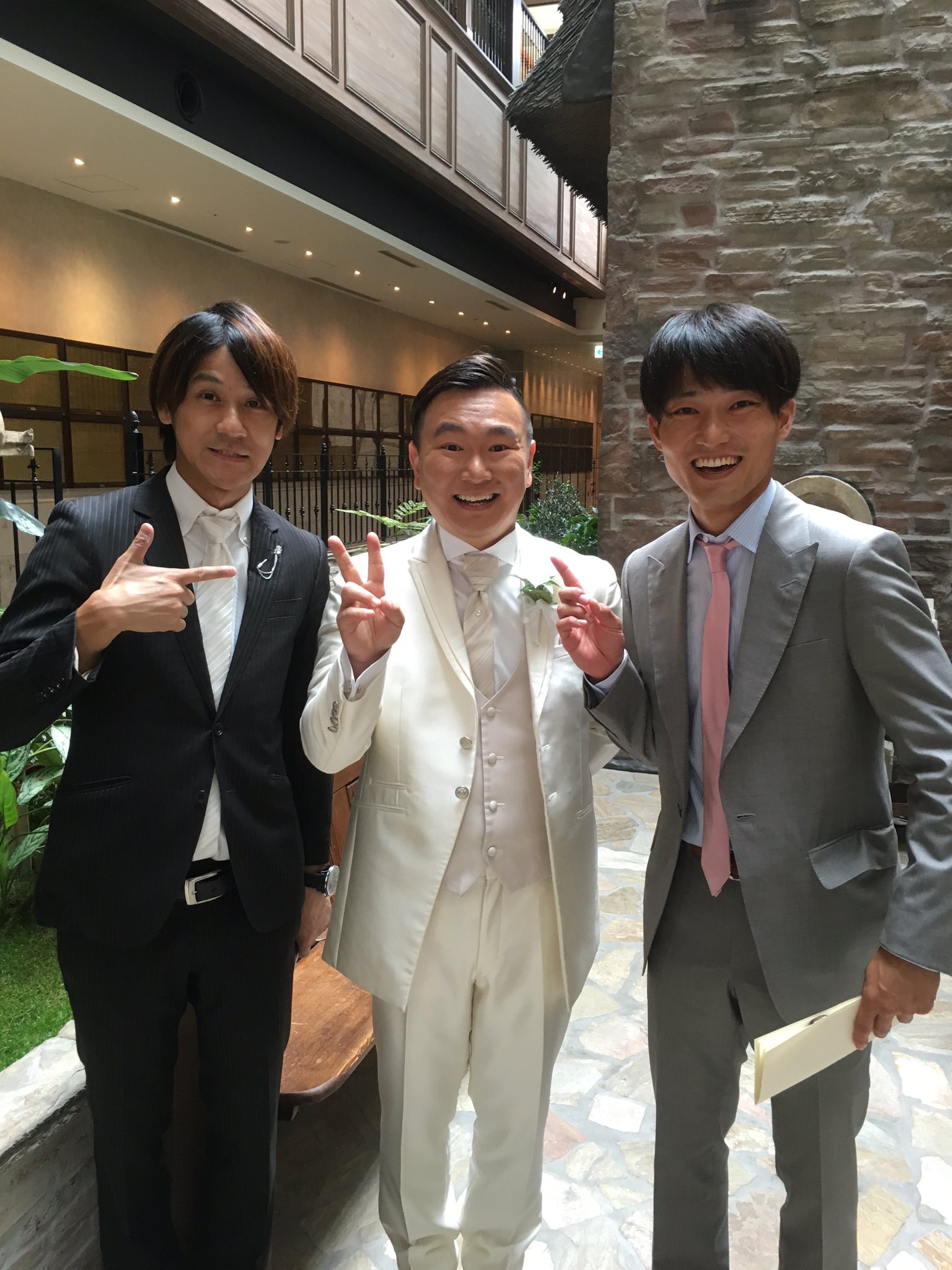 スマイル瀬戸 Twitter પર かまいたち山内の結婚式 笑いと感動の本当に素敵な式でした ヨイショ