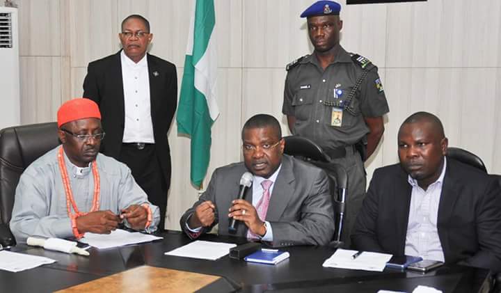 NDDC MD Nsima Ekere has called on public officers to play less politics and focus on development initiatives that will improve the lives of citizens.