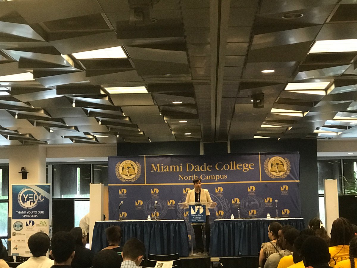 UrgentInc's tweet image. Our fearless leader speaking to a packed house. Youth ages 14-21 starting a new day of great experiences. #YEDC2017 @MDCollege