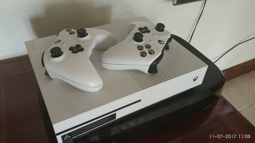 Selling xbox one S ....