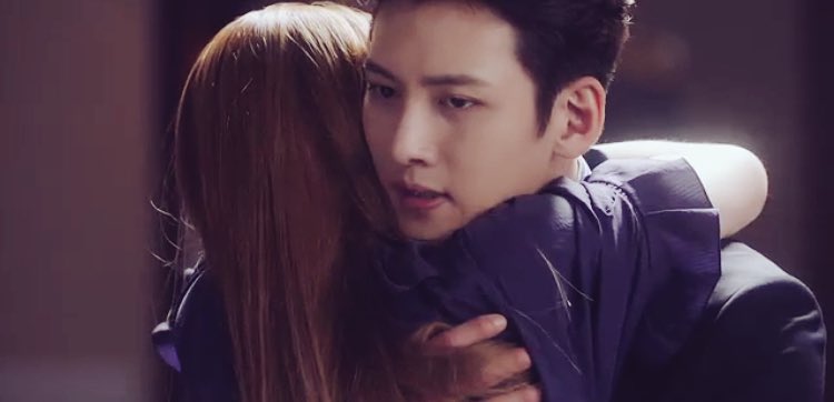 _aurorarain_'s tweet photo. Aww this hug is love! ❤️ #SuspiciousPartner #JiChangWook #NamJiHyun https://t.co/4v8uTGssSj