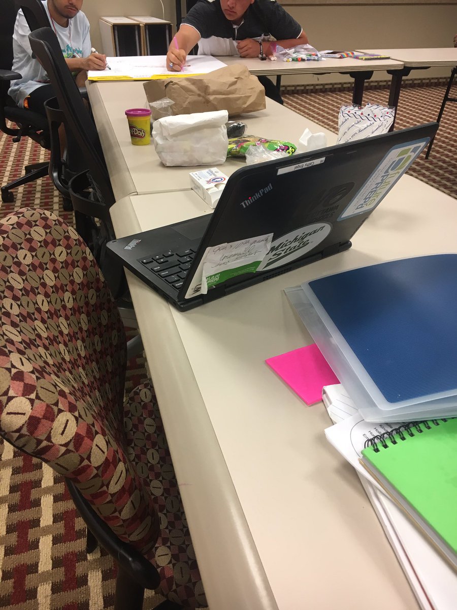 EngelishTeach's tweet image. Day 3: the rain has moved us to plan b: empathy maps, interviews, and more Holland history #ichallengeu #futurepred