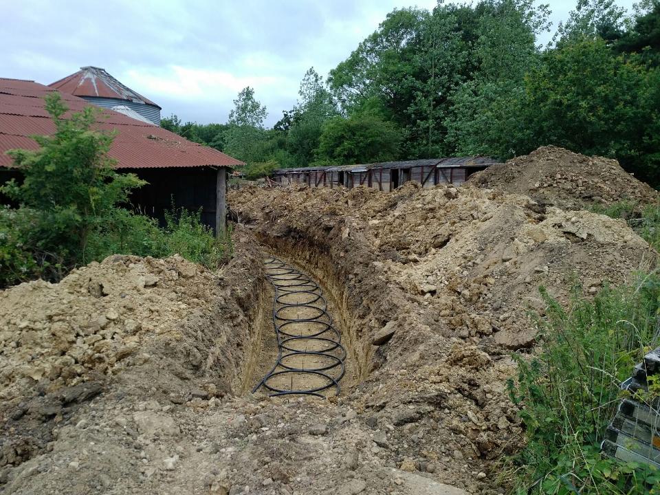 Ground collectors going in for a barn conversion in rural Northamptonshire <a href="/KensaHeatPumps/">Kensa</a> 13kW 'Evo' unit specified. #RenewableEnergy ➿🏡☀️
