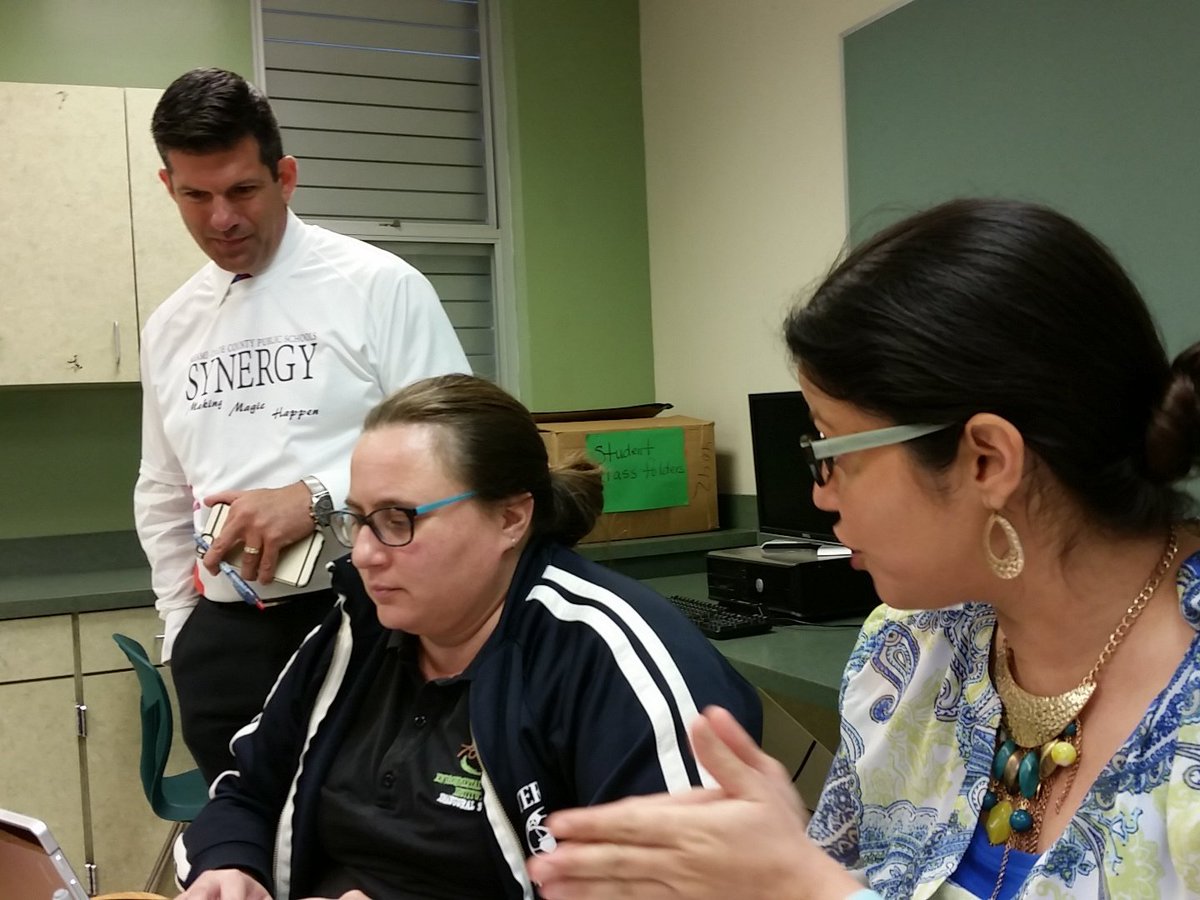 TERRA_principal's tweet photo. TERRA is making making Magic happen at #Synergy2017 @TerraWolves @TERRAYearbook @TERRAPTSA @MDCPSSouth @MiamiSup https://t.co/DdQaOUpavN