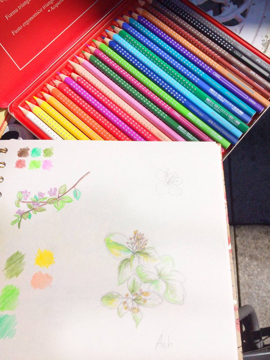 TextileDesignN's tweet image. Making the most of the sun! ☀️ #textiledesign #tuesday #draw #cornwall