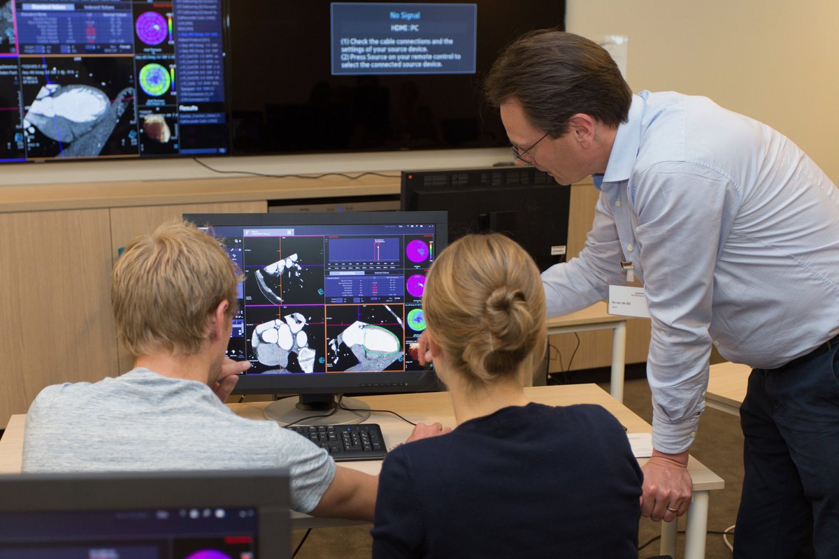 HagaZiekenhuis's tweet photo. HagaHartcentrum leert aios Cardiologie uit het hele land de ins en outs van de cardiale CT https://t.co/3I1HIxbzjC #hartscan https://t.co/yEw7jxRGvj
