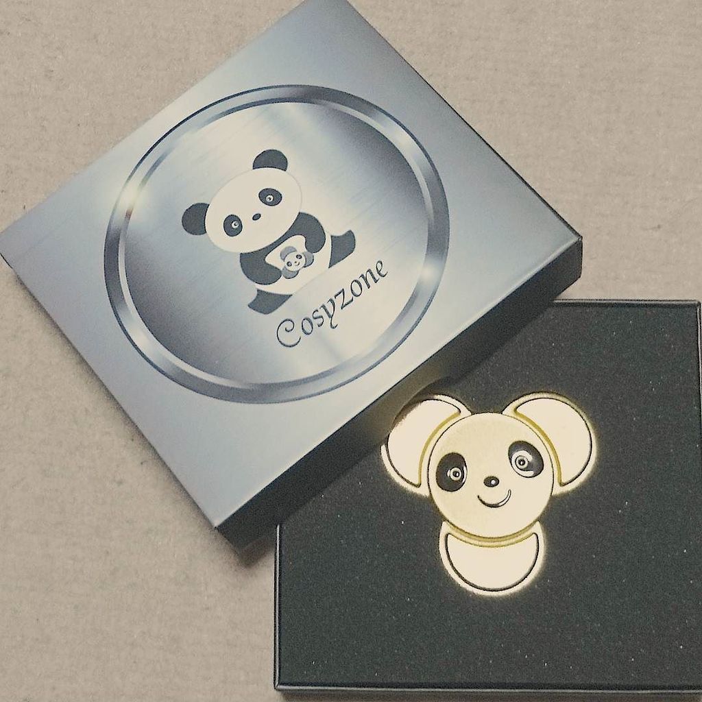 xsinx666's tweet photo. #handspinner #fidgetspinner #fidget #spinner #panda #ハンドスピナー #おもちゃ #玩具 #ぱんだ #パンダ #熊猫 単純に見た目だけで買いました、重さと材質は微妙。 https://t.co/nOI1gcNZYT https://t.co/9p5nzw88Z9