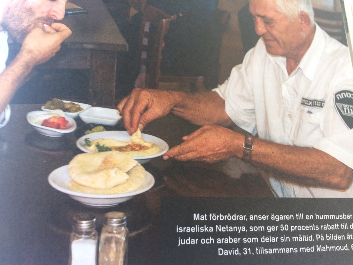 Måltiden förenar #fred o hummus.50% rabatt f judar o araber som delar måltid. av <a href="/MatsEric/">Mats-Eric Nilsson</a> Love it!