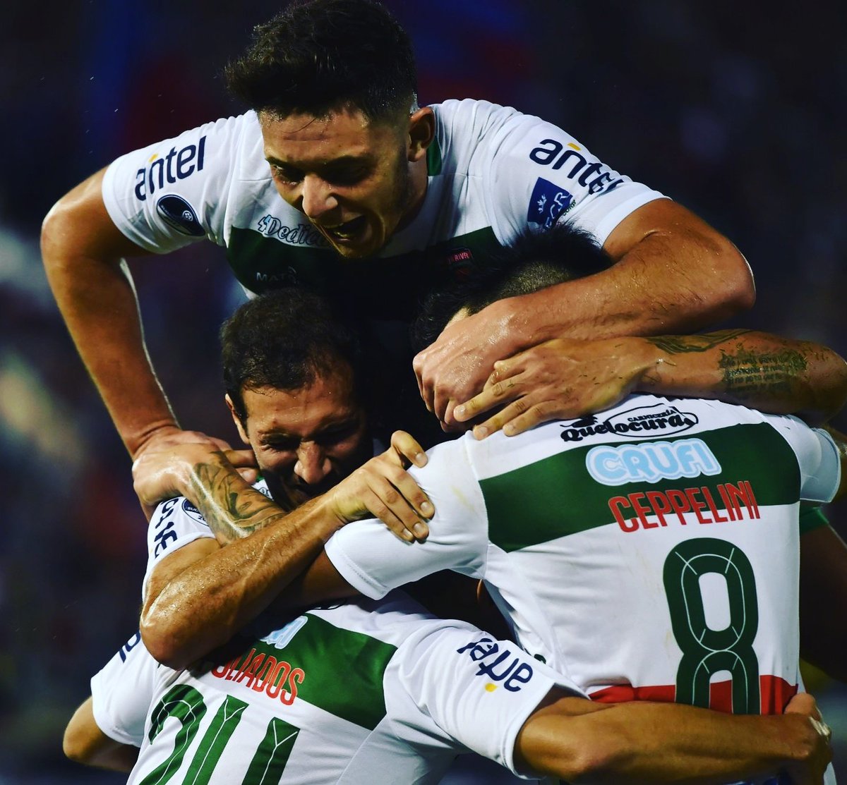 Un tropezón ni loco es caída! Vamos la banda! ⚽