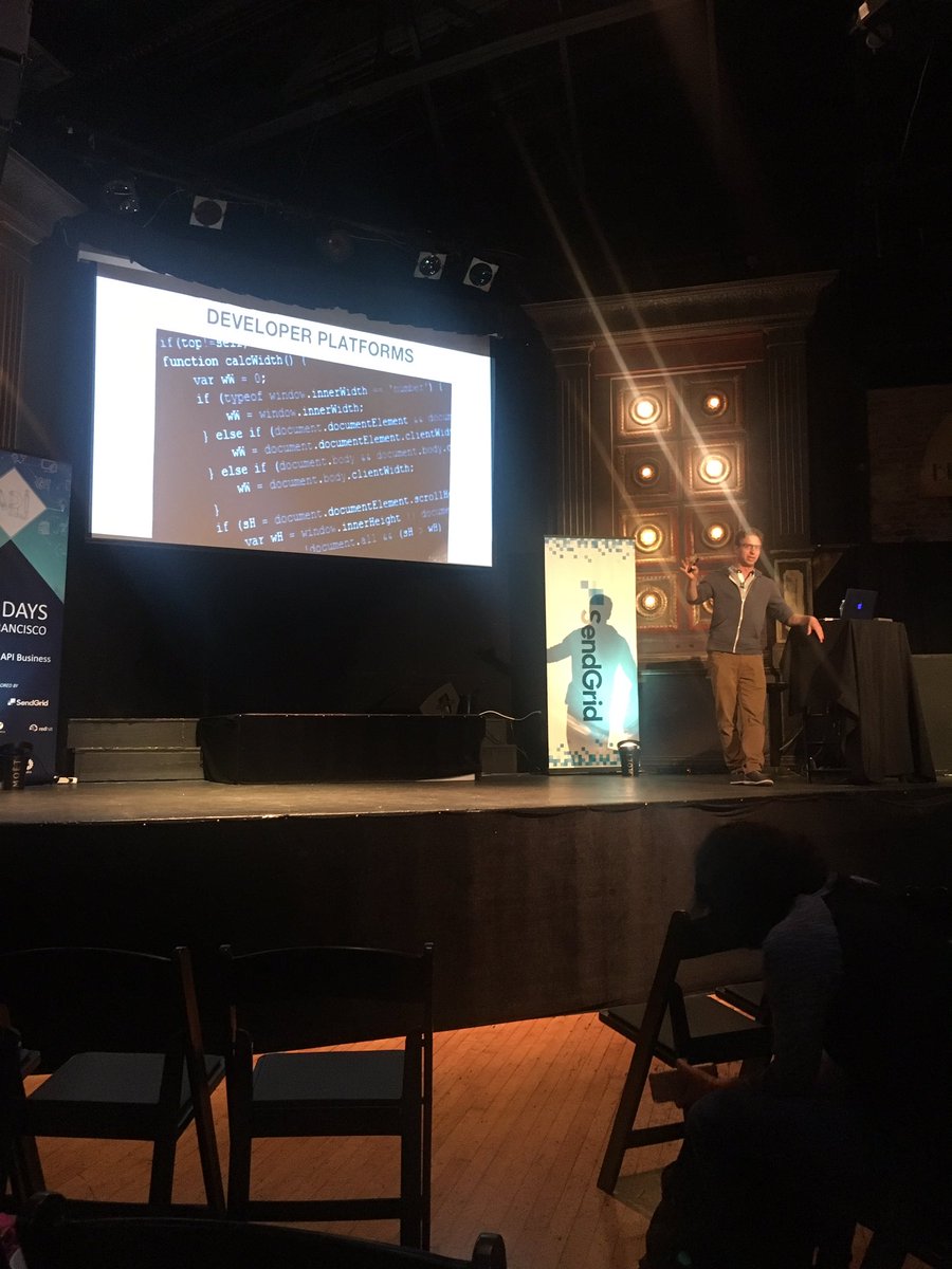 batmany13's tweet image. Now up with @ethankurz from @BessemerVP at APIDays #successfulapis