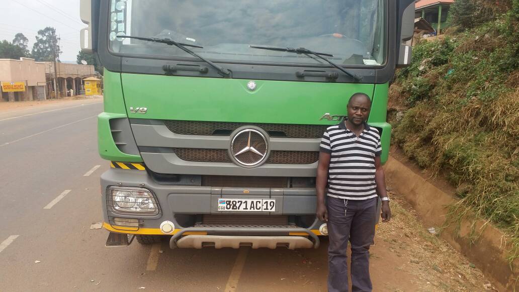 JSsejemba's tweet photo. @UNRA_UG @PoliceUg This truck was impounded with gross weight of 137 Tones. The allowable gross weight is 56 Tones. https://t.co/p0vwKpex6h