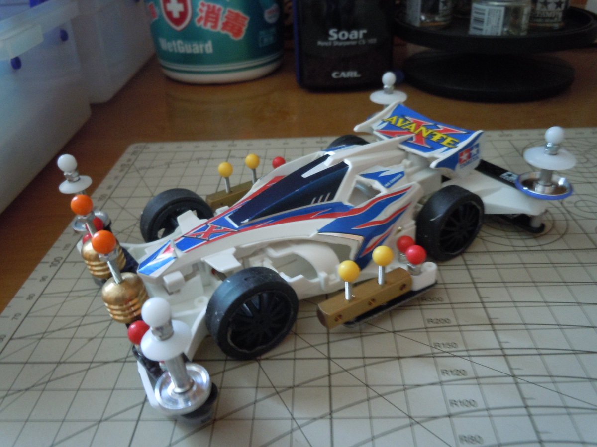 まず、僕のミニ四駆です。僕のミニ四駆は、アバンテXです。 シャーシは