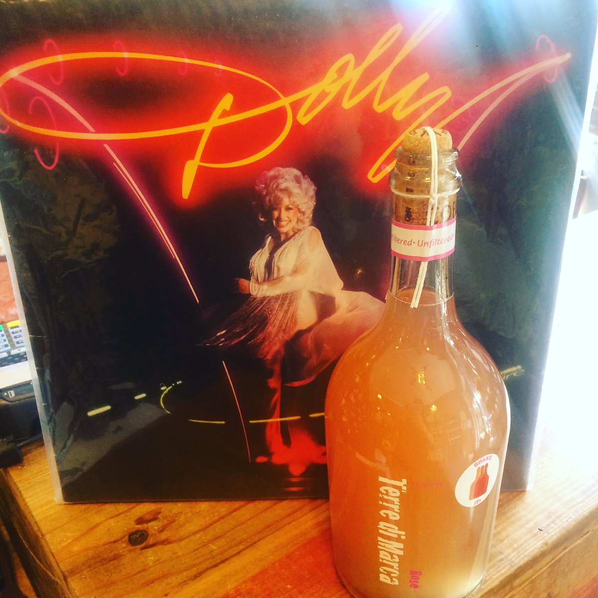 Dolly says shake it til you make it👩🏻‍🎤🥂🌹 #sparkingrose #unfilterwine #roseeveryday